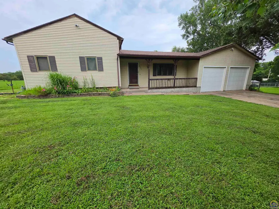 5820 NE Indian Creek Rd, Topeka, KS 66617 - #2