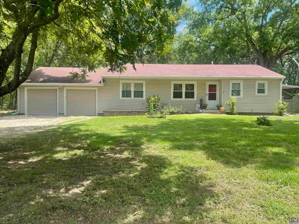 3204 NW Rochester Rd, Topeka, KS 66617