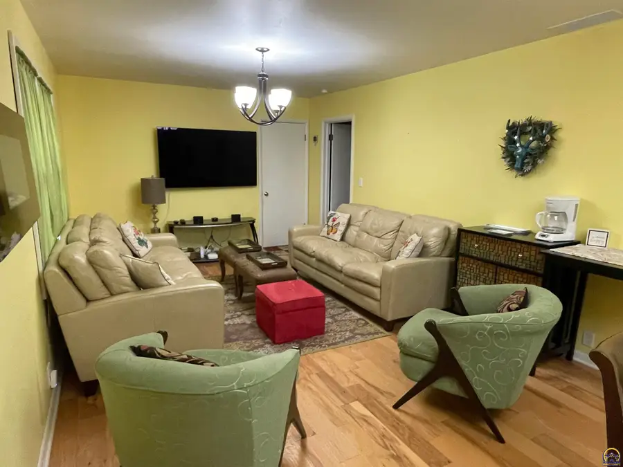 3204 NW Rochester Rd, Topeka, KS 66617 - #2