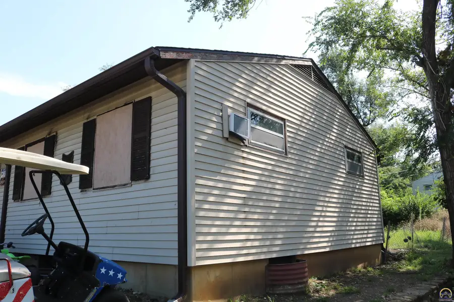 2000 SE Adams St, Topeka, KS 66607 - #2