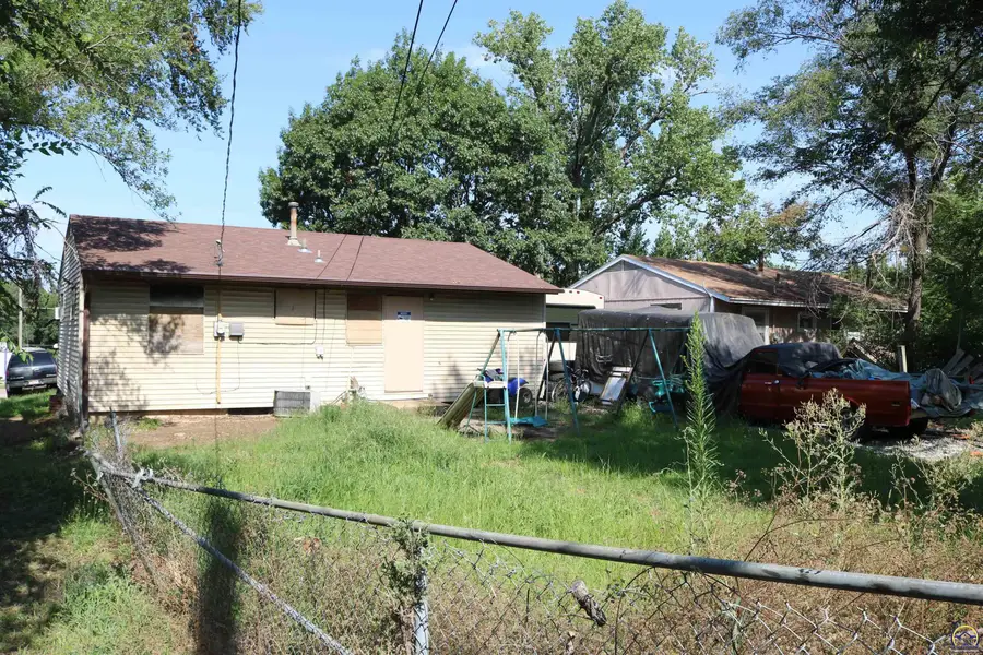 2000 SE Adams St, Topeka, KS 66607 - #3