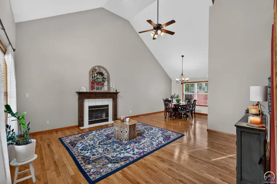 5720 SW Westport Cir, Topeka, KS 66614 - #3