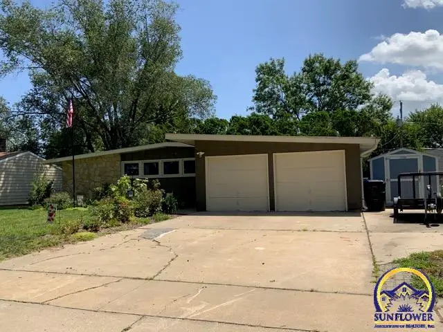 3328 SW James St, Topeka, KS 66614-3817 - #1