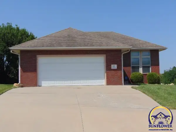 919 SW Woodbridge Pl, Topeka, KS 66606