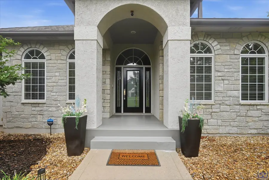 4226 SW Clarion Lakes Dr, Topeka, KS 66610 - #2