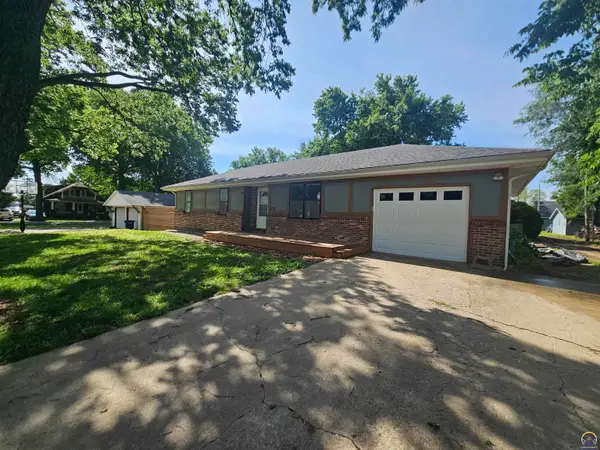 209 E 5th St, Overbrook, KS 66524