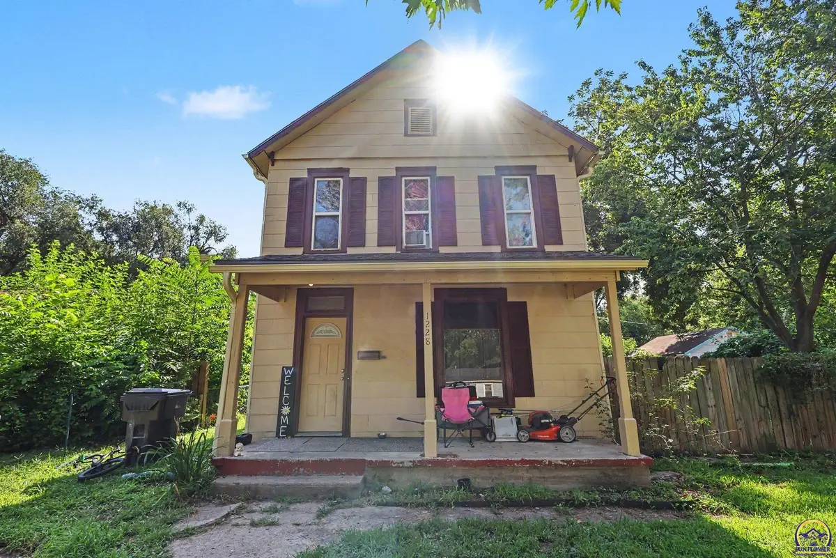 1228 NE Winfield Ave, Topeka, KS 66616 - #1