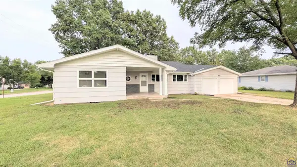 1128 Thompson St, Emporia, KS 66801