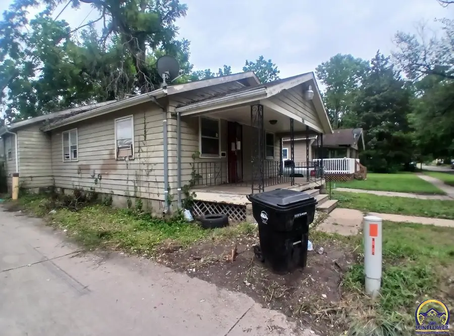 1010 SE Locust St, Topeka, KS 66607 - #2
