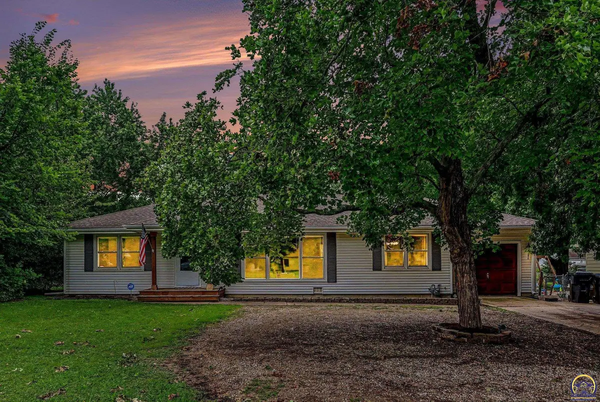 4305 SW 17th St, Topeka, KS 66604 - #1