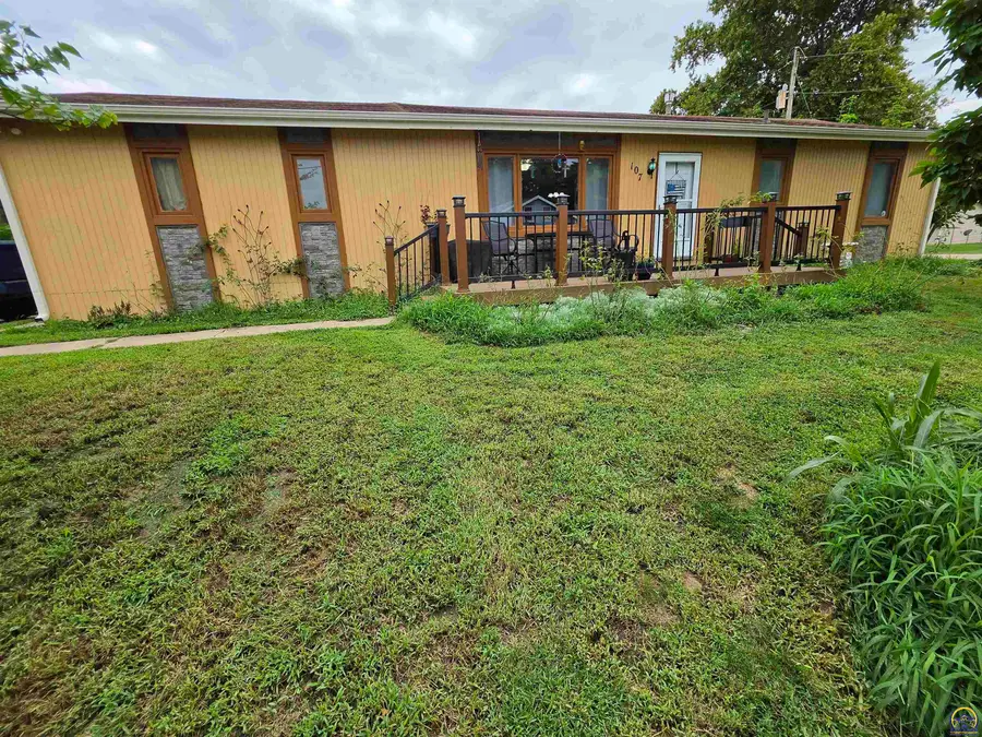 107 W Lake St, Silver Lake, KS 66539 - #3