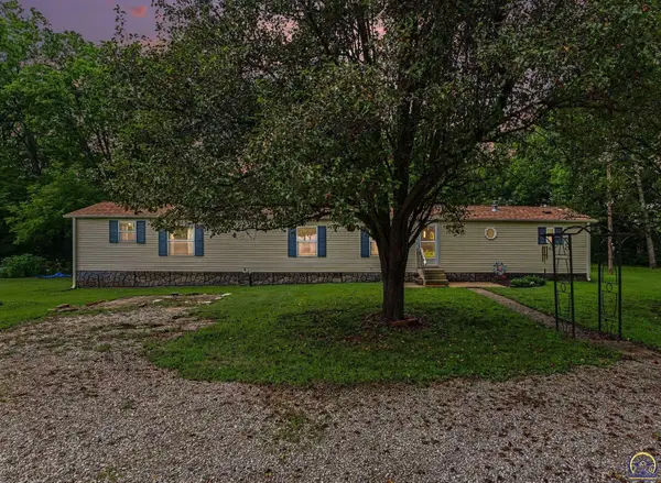 2045 SE 85th St, Topeka, KS 66409