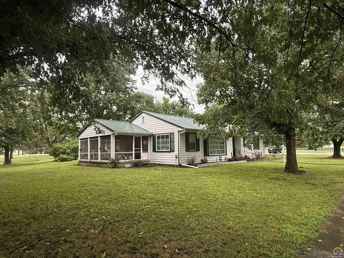253 Market, Osage City, KS 66523 - #1