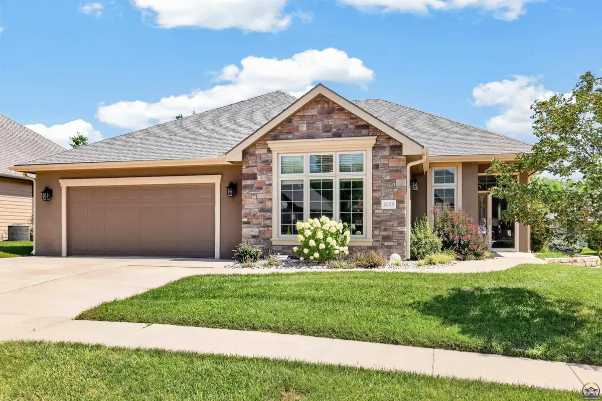 2228 SW Millers Glen Dr, Topeka, KS 66614 - #1