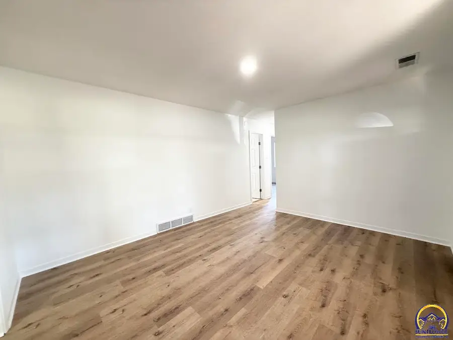 210 SW Sanneman Dr, Topeka, KS 66609 - #3