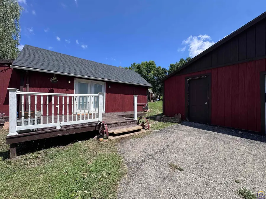 909 Linn Street, Valley Falls, KS 66088 - #2