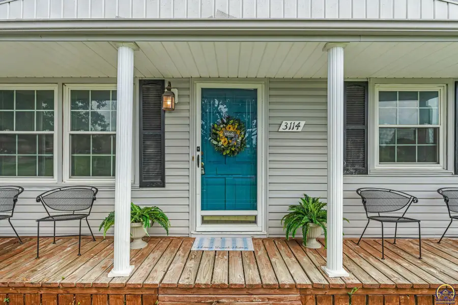 3114 SW Arnold Ave, Topeka, KS 66614 - #2