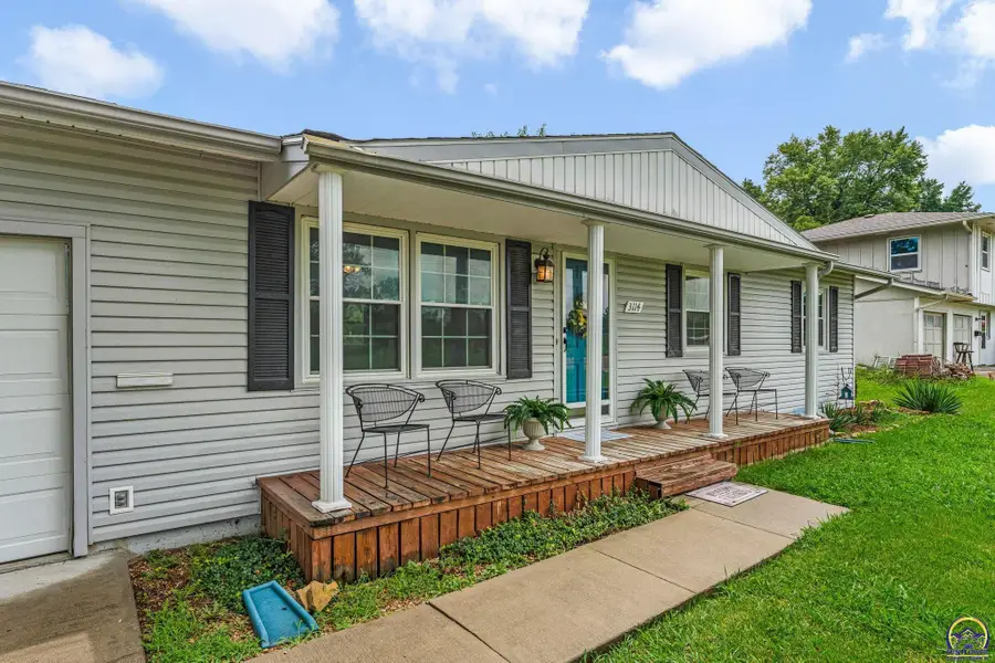 3114 SW Arnold Ave, Topeka, KS 66614 - #3