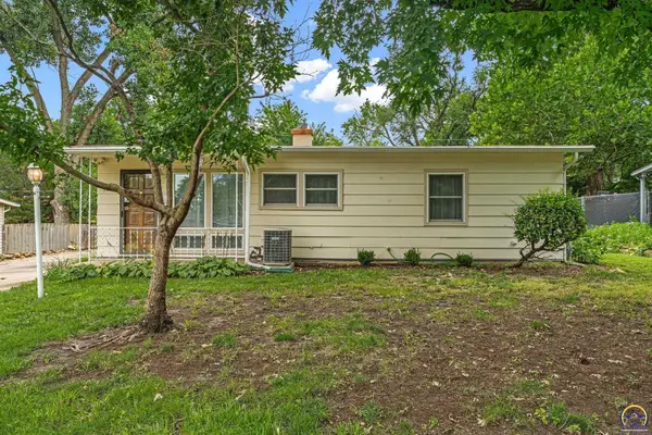 915 SW 31st Ter, Topeka, KS 66611