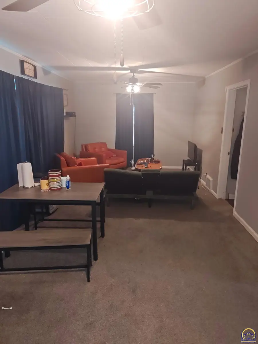 609 SW Randolph Ave, Topeka, KS 66604 - #2