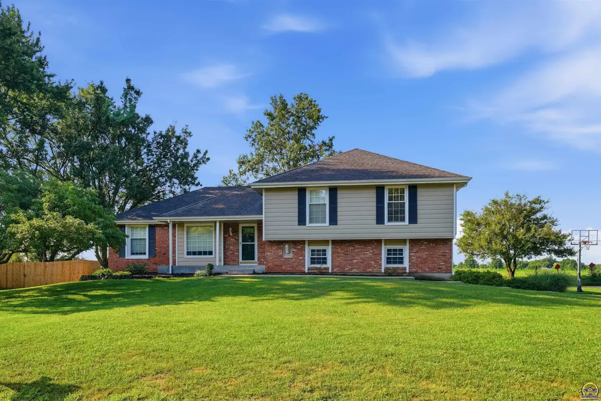 4025 SE 34th Ter, Topeka, KS 66605 - #1