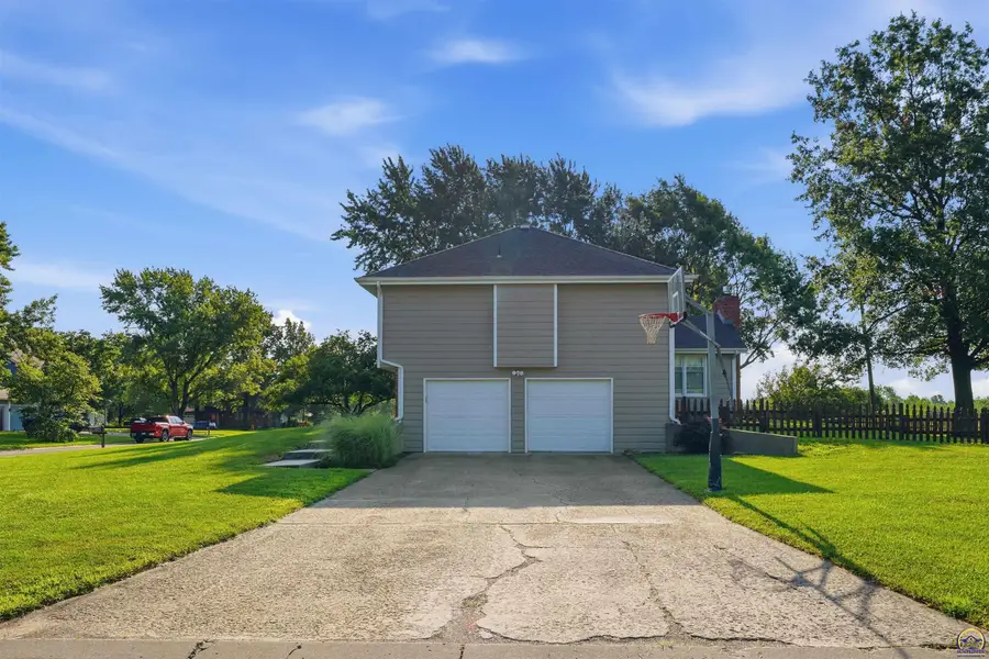 4025 SE 34th Ter, Topeka, KS 66605 - #2