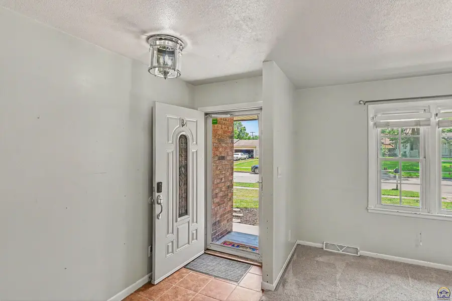 5408 SW 12th Ter, Topeka, KS 66604 - #2