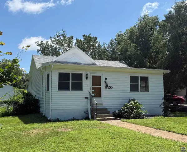 1120 SW Lane St, Topeka, KS 66604