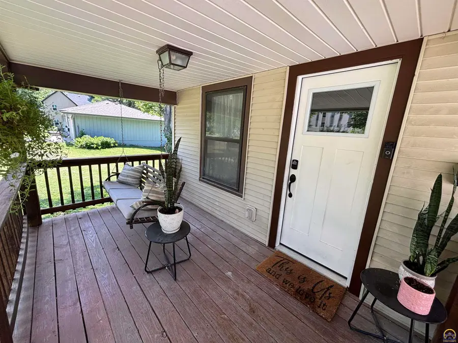 708 S Poplar St, Ottawa, KS 66067 - #2