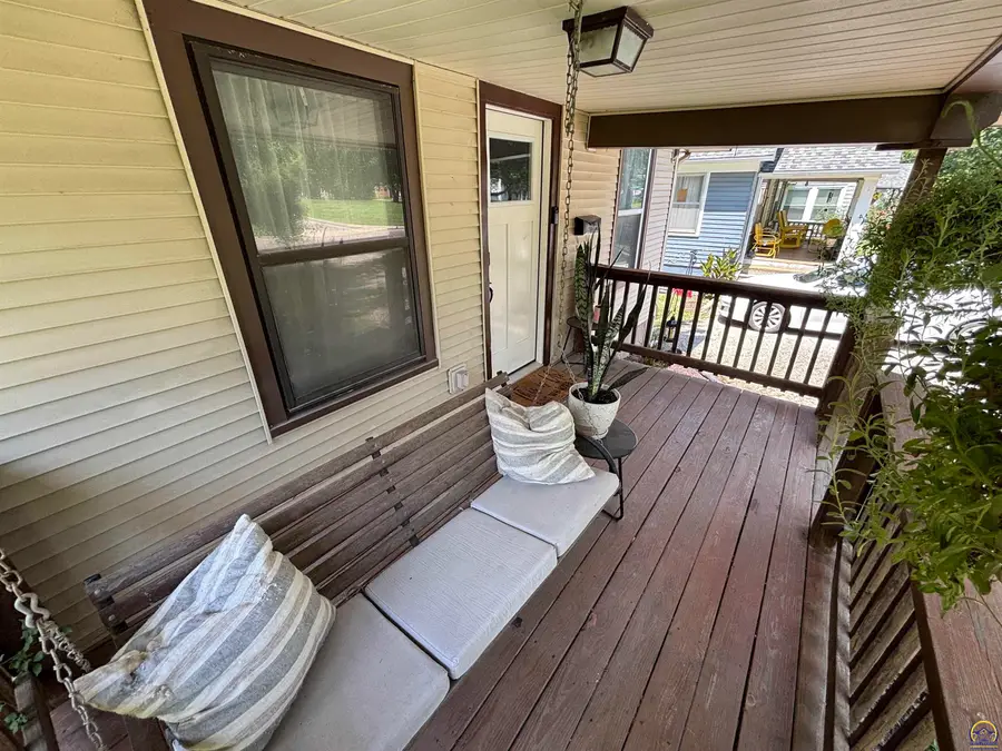 708 S Poplar St, Ottawa, KS 66067 - #3