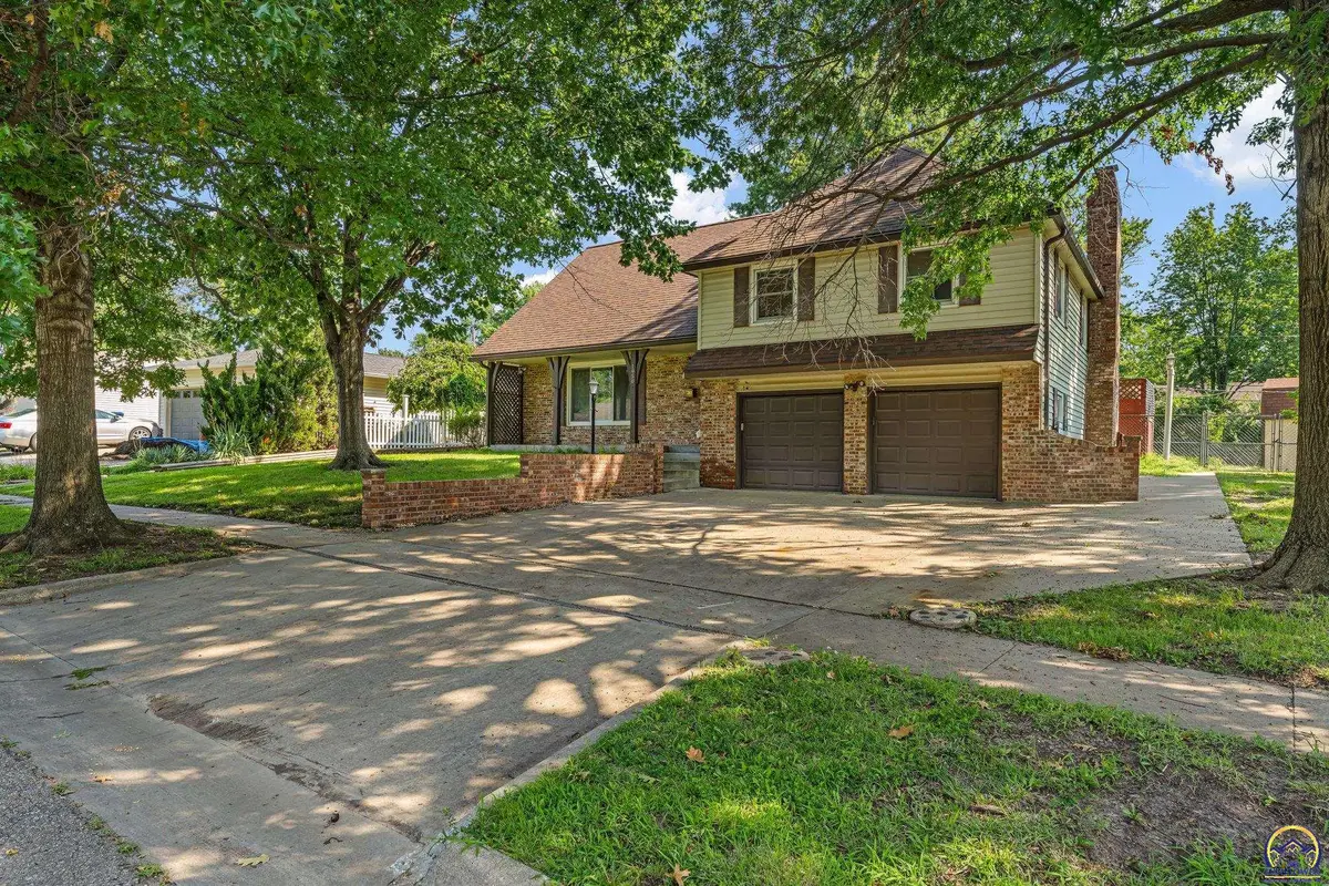 1950 SW Navajo Ln, Topeka, KS 66604 - #1