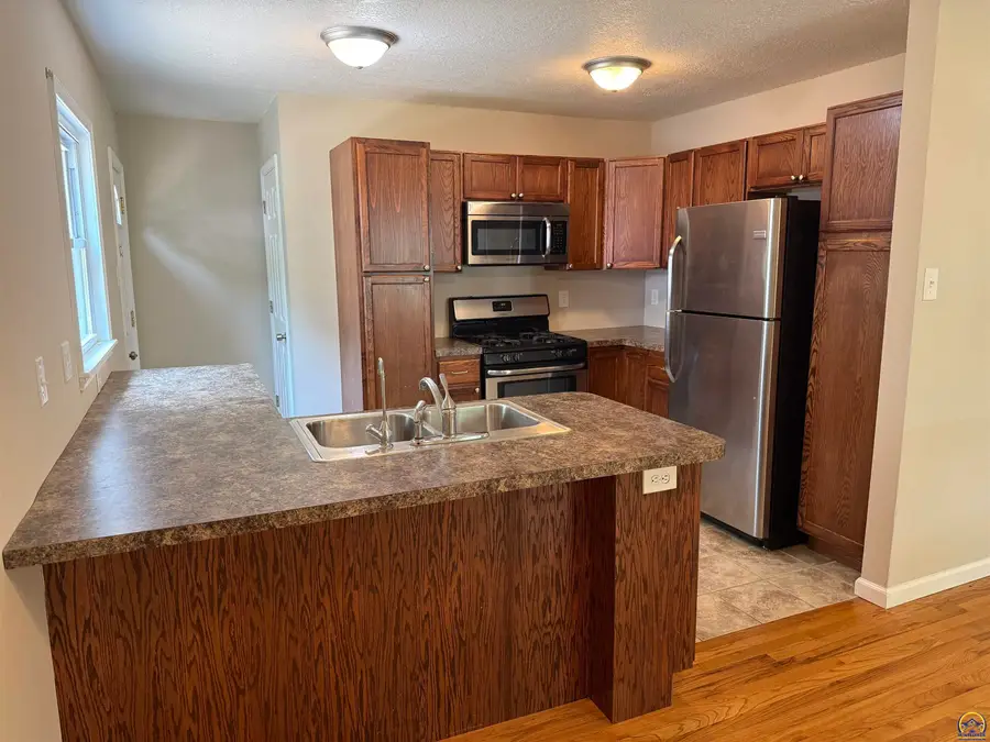 3504 SE 9th St, Topeka, KS 66607 - #3