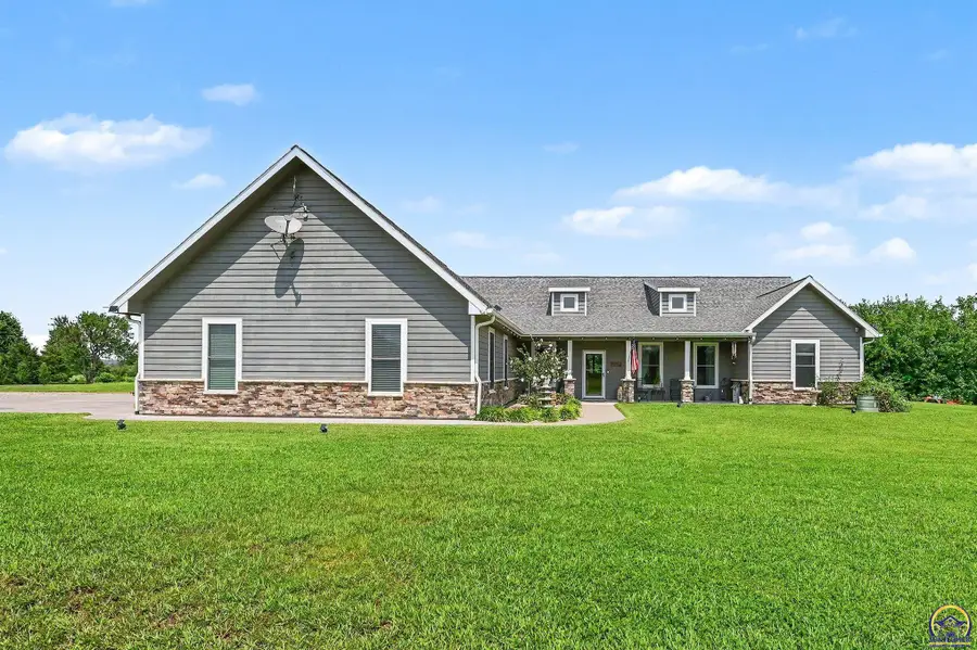 2223 NE 74th St, Meriden, KS 66512 - #2