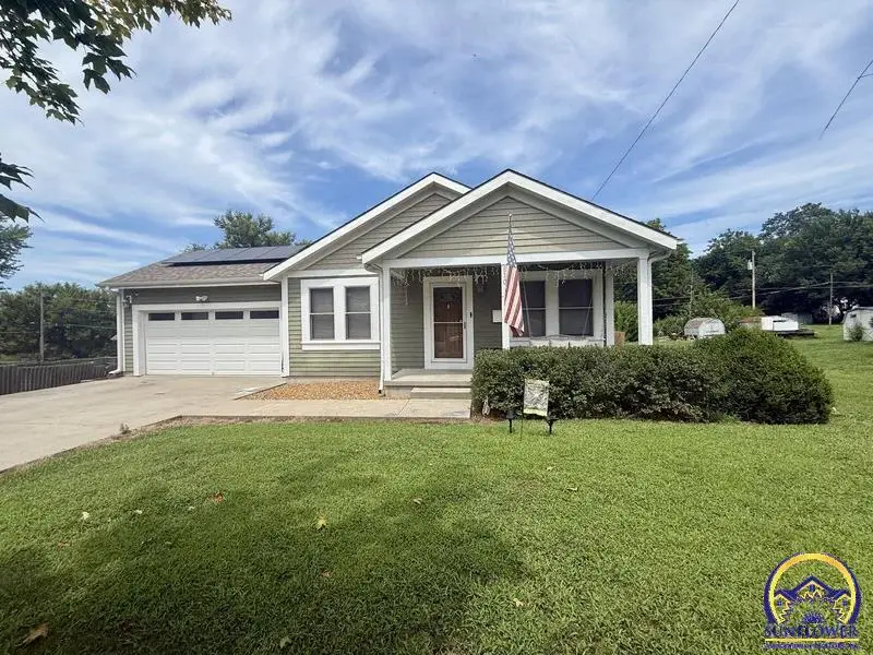 810 Kansas Ave, Hiawatha, KS 66434 - #1