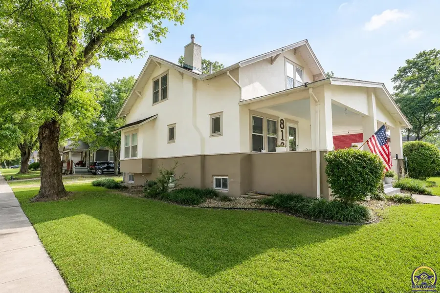 816 W 9th Ave, Emporia, KS 66801 - #3