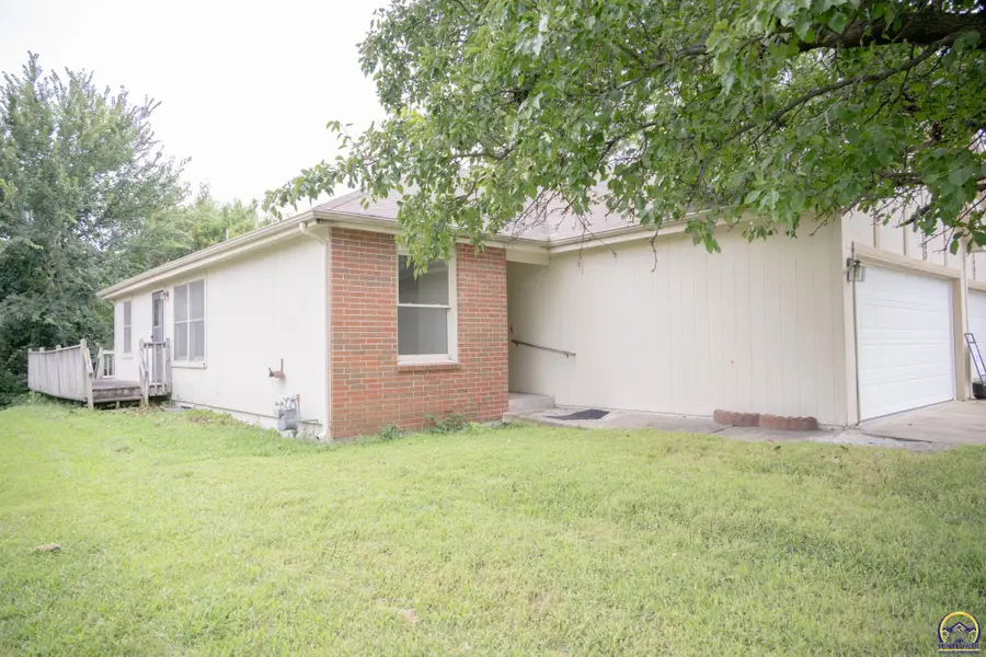 5405 SW Reeder St, Topeka, KS 66604 - #3