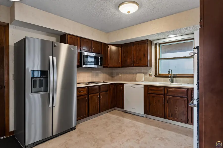 2931 SW Arrowhead Rd, Topeka, KS 66614 - #2