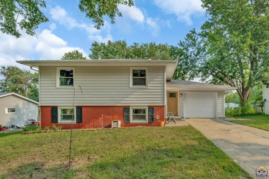 5108 SW 33rd St, Topeka, KS 66614 - #2