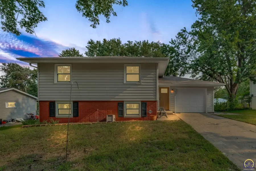 5108 SW 33rd St, Topeka, KS 66614 - #3