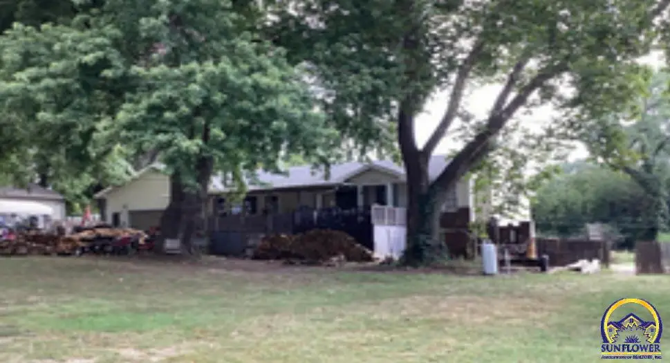 3112 NW Rochester Rd, Topeka, KS 66617 - #1