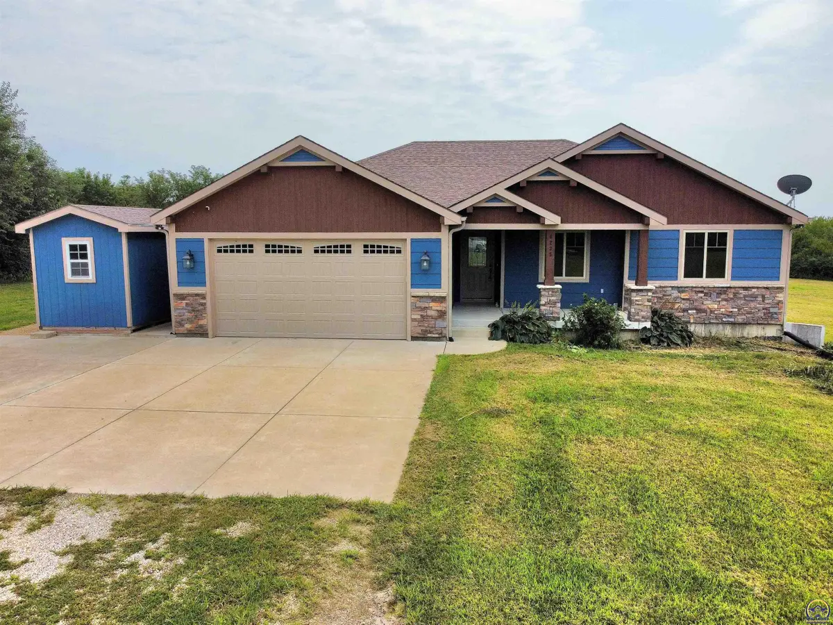 6235 NW 70th St, Topeka, KS 66618 - #1