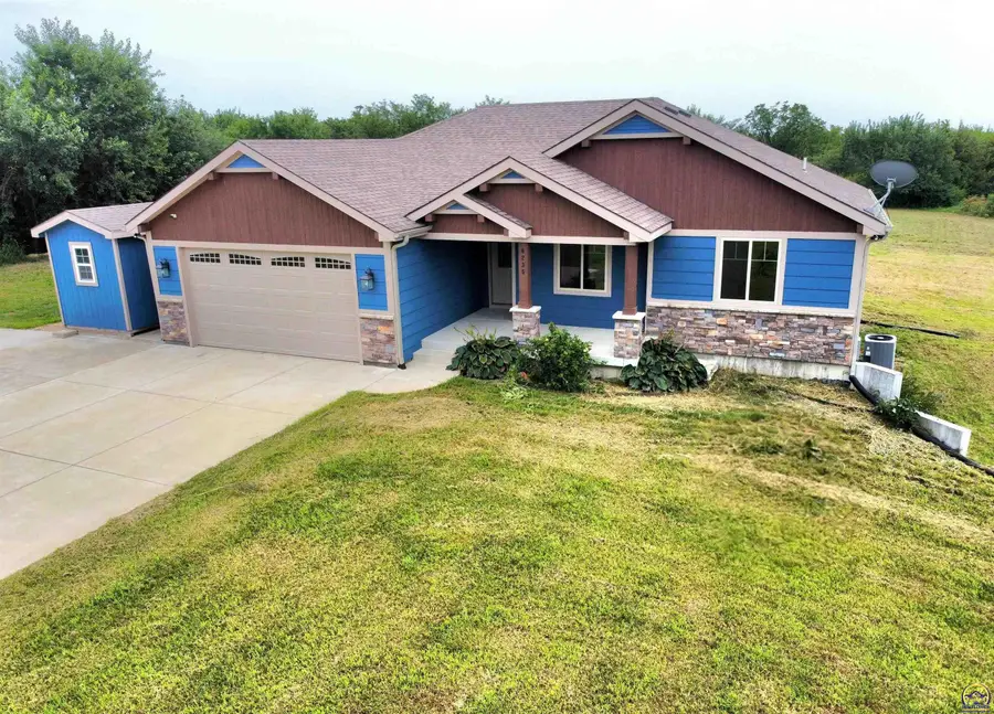 6235 NW 70th St, Topeka, KS 66618 - #3