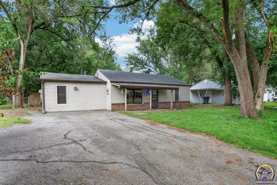 2530 SW Hillcrest Rd, Topeka, KS 66614 - #2