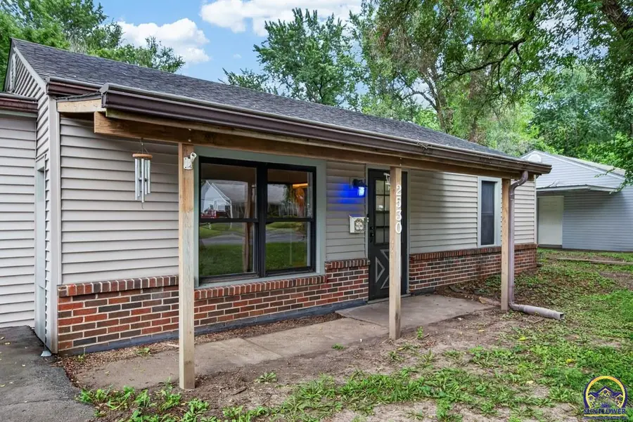 2530 SW Hillcrest Rd, Topeka, KS 66614 - #3