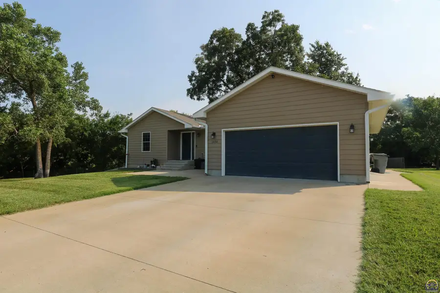 1050 Homewood St, Emporia, KS 66801 - #2