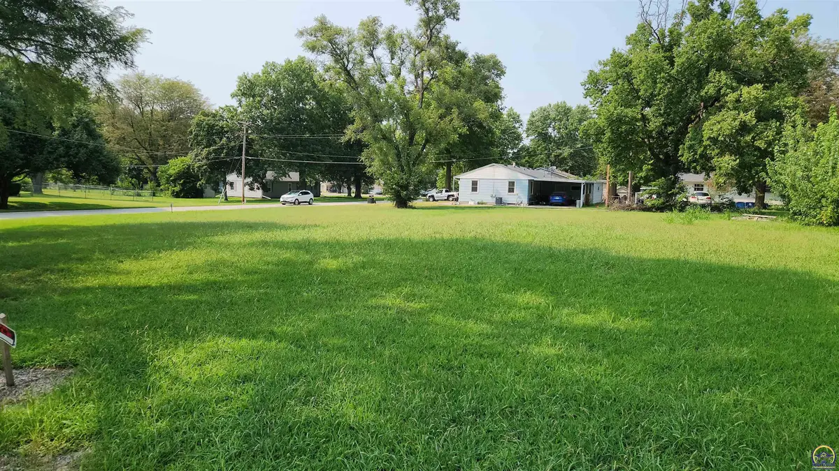 310 Hiawatha Dr, Hiawatha, KS 66434 - #1