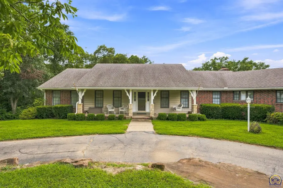 2401 NW 45th Ter, Topeka, KS 66618 - #2