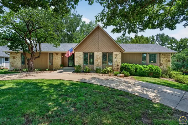 3952 SW Canterbury Town Rd, Topeka, KS 66610