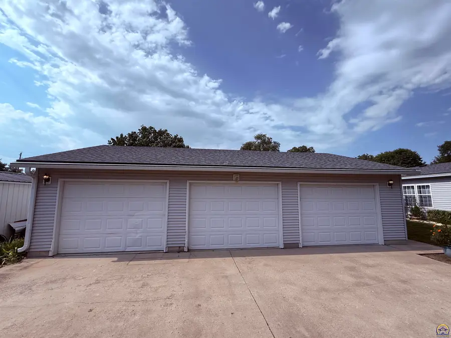 229 S Mission St, Council Grove, KS 66846 - #2