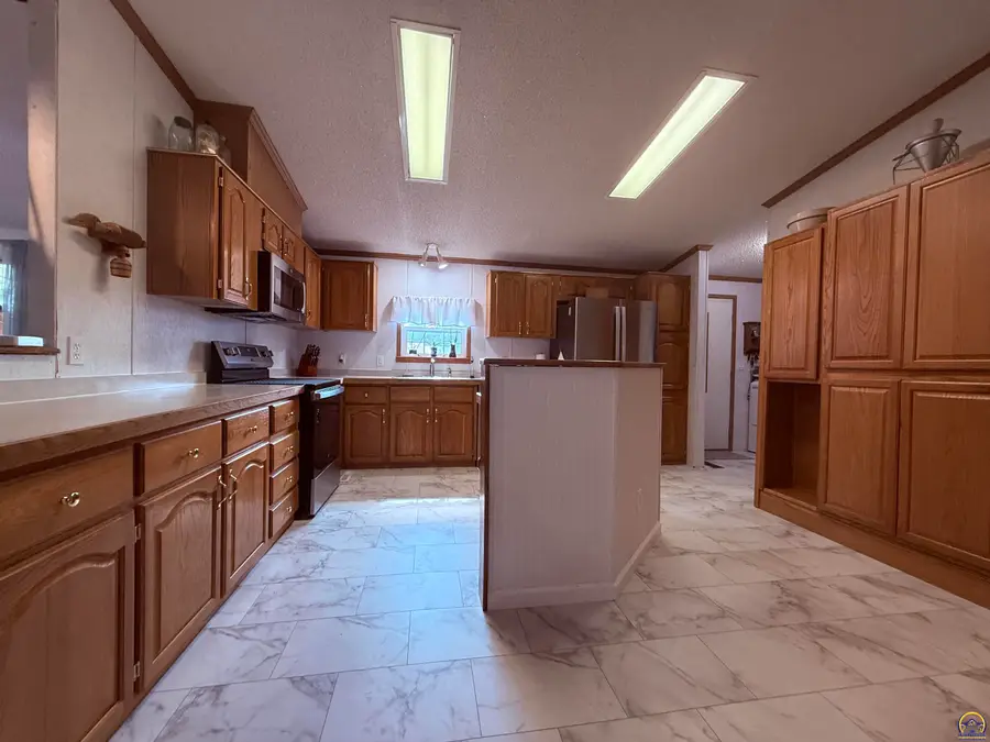 229 S Mission St, Council Grove, KS 66846 - #3